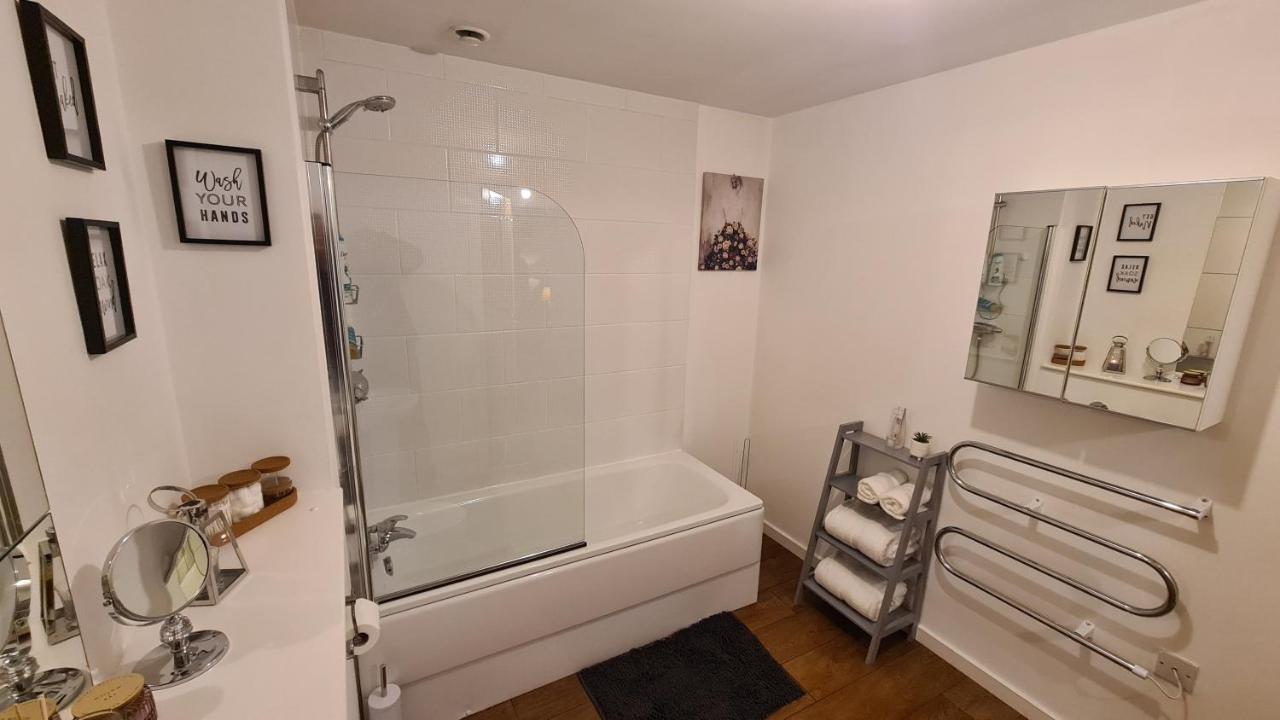 Luxury 2 Bed Apt With Free Wi-Fi & Parking Μάντσεστερ Εξωτερικό φωτογραφία